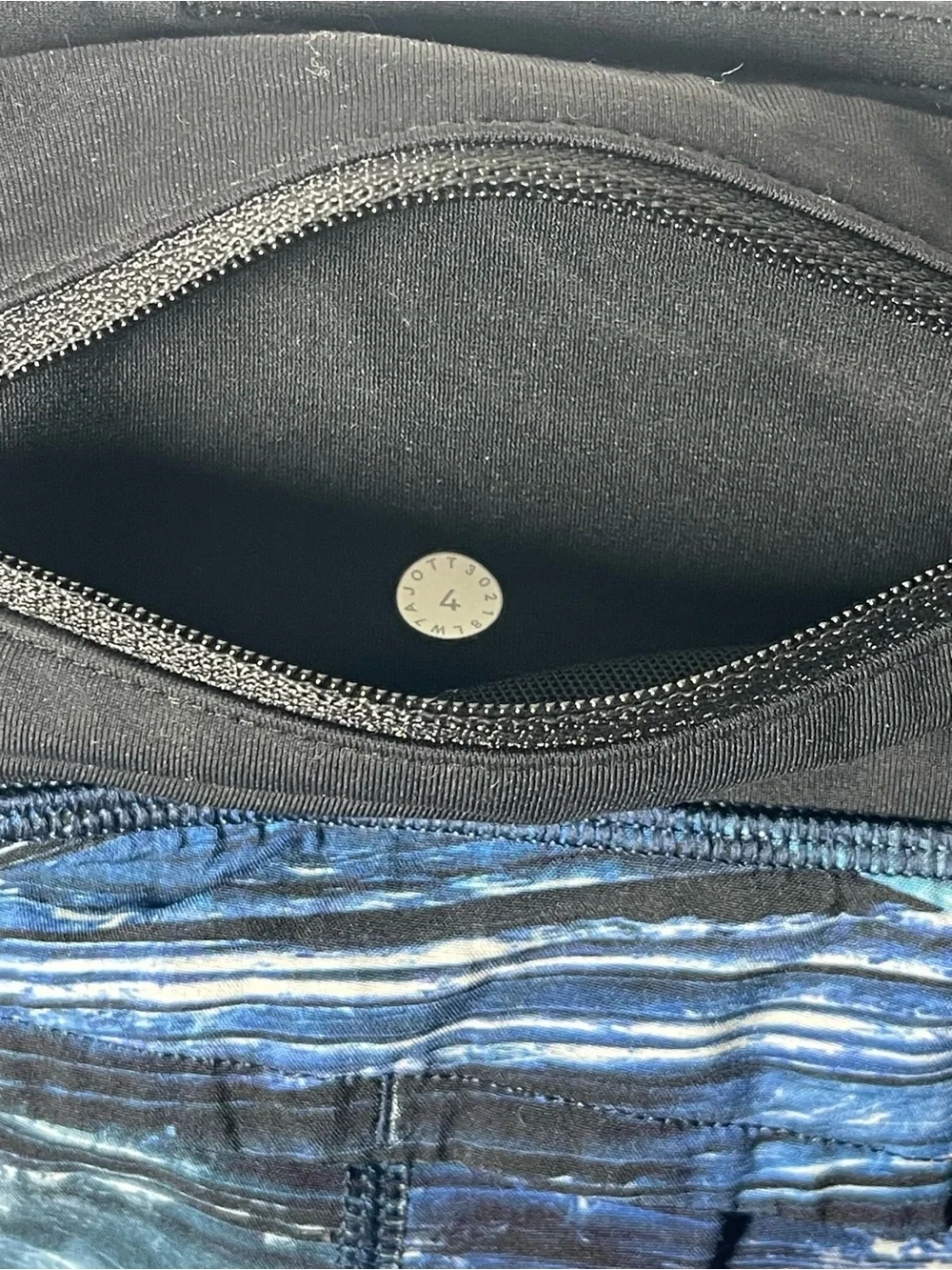 Lululemon Speed Up Shorts Size 4 Lined 2.5 BLUEWATER - Picture 9 of 9